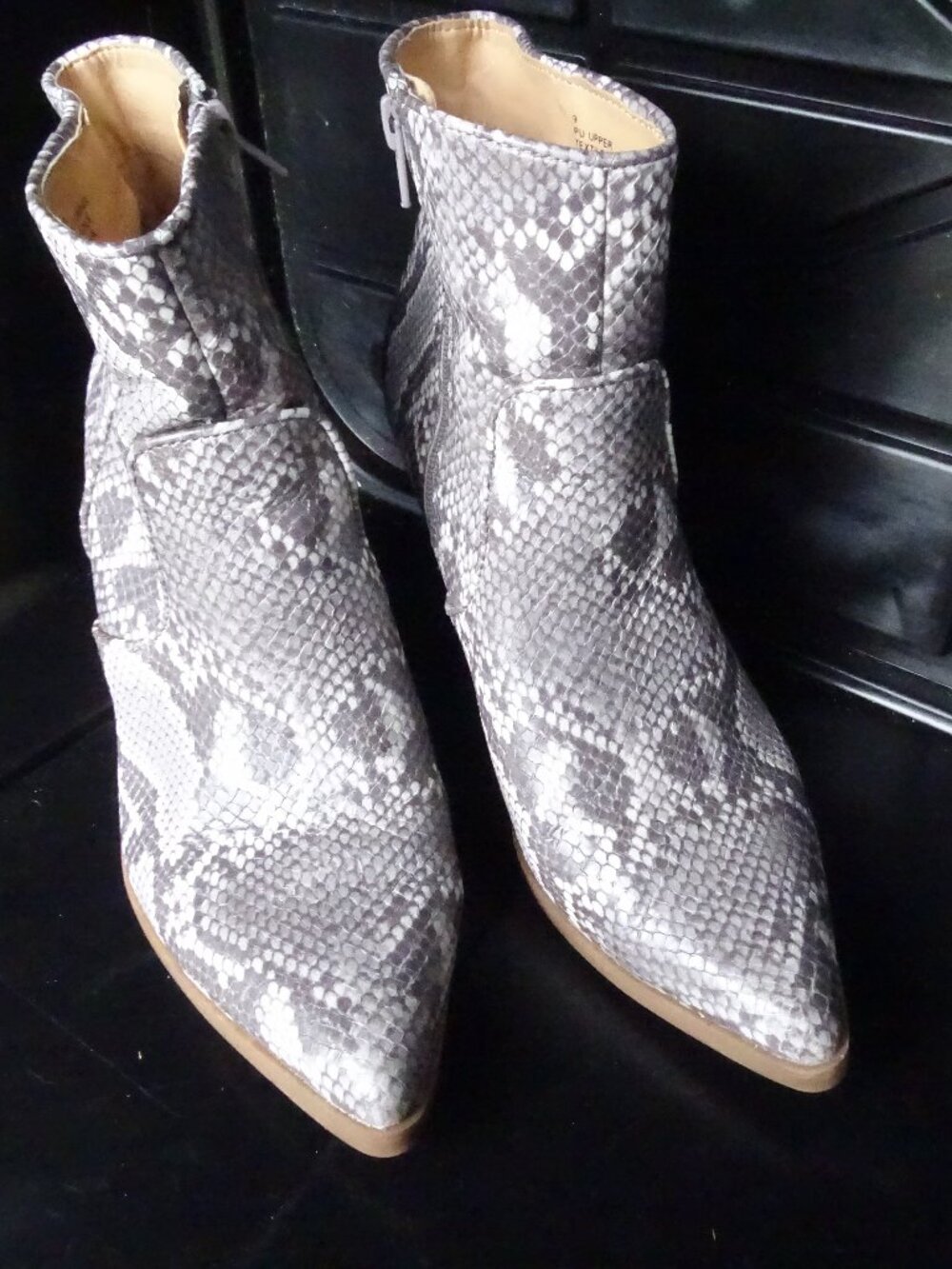 Express Snakeskin Print Pointed Toe Booties Size 9 Brown Block Heel Like New